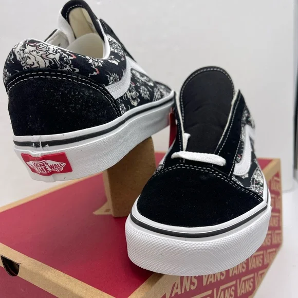 Vans Men’s Old Skool (Flash Skulls)Multi/True White Sneakers
VN0A38G118C - Picture 10 of 16